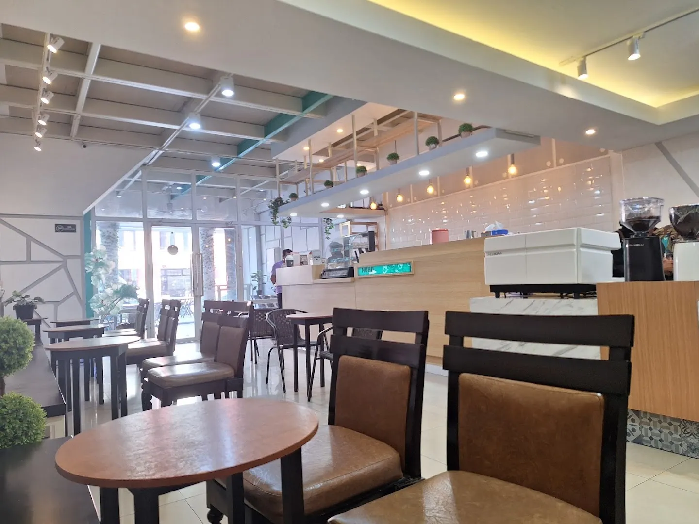 HOHO Coffee - Tunjungan — Coffee Shop